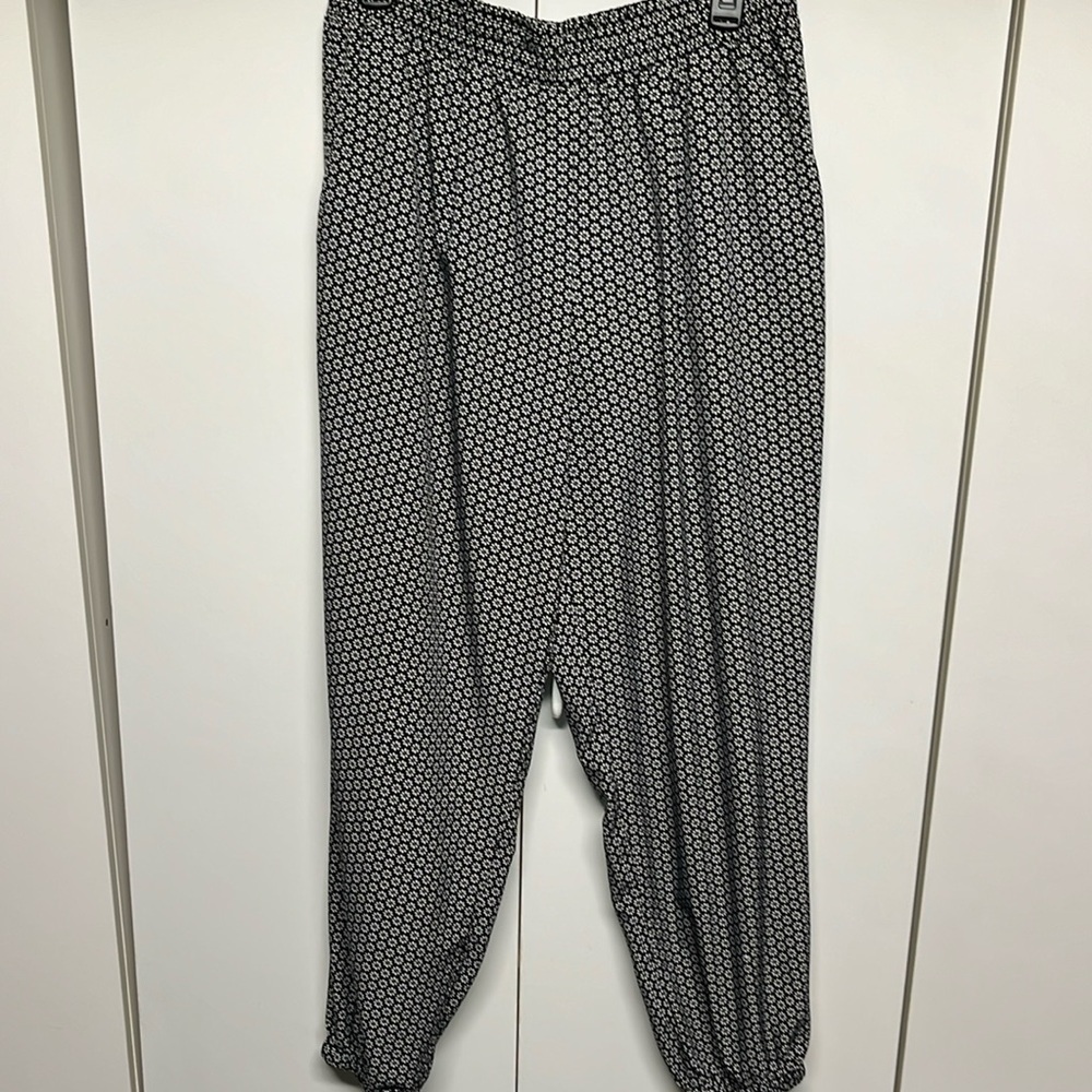 Xhilaration Black White Daisy Print Harem Pants Size Large Boho